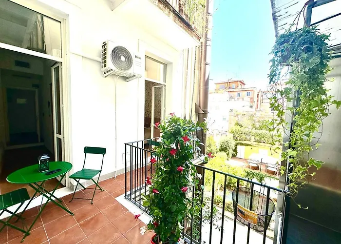 ベッド・アンド・ブレックファスト Trevi Romantic Alcova ローマ